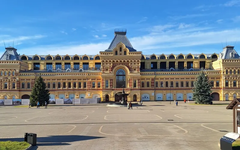 Ярмарка контрастов в Нижнем Новгороде: две грани, два мира, две реки