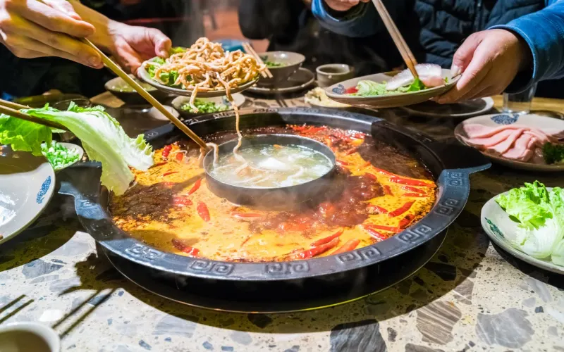 Яркий день в Китае: Великая стена, храм Юнхэгун и модное кафе с hotpot