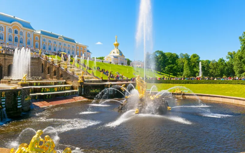 Сияние фонтанов Петергофа